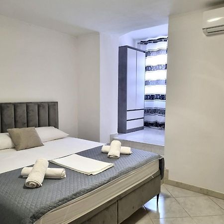 Rooms Vitoria On Joakim Square Poreč Extérieur photo