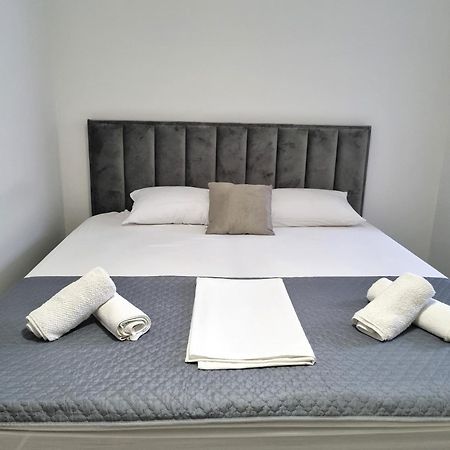 Rooms Vitoria On Joakim Square Poreč Extérieur photo