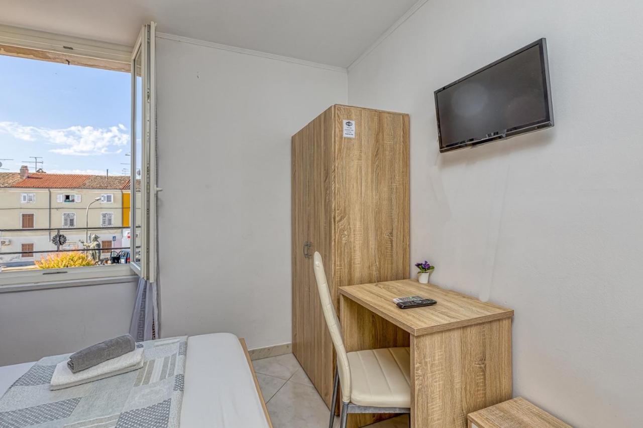 Rooms Vitoria On Joakim Square Poreč Extérieur photo
