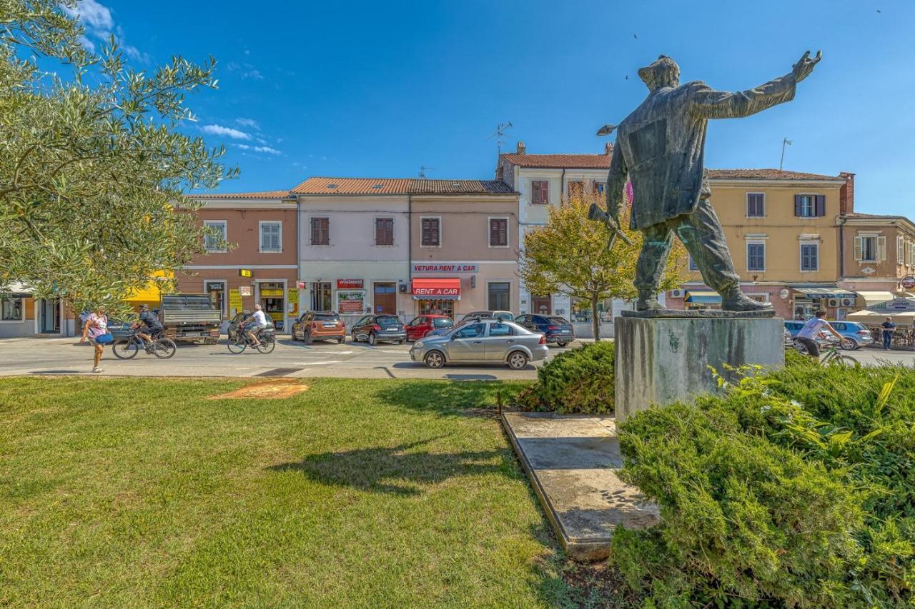 Rooms Vitoria On Joakim Square Poreč Extérieur photo